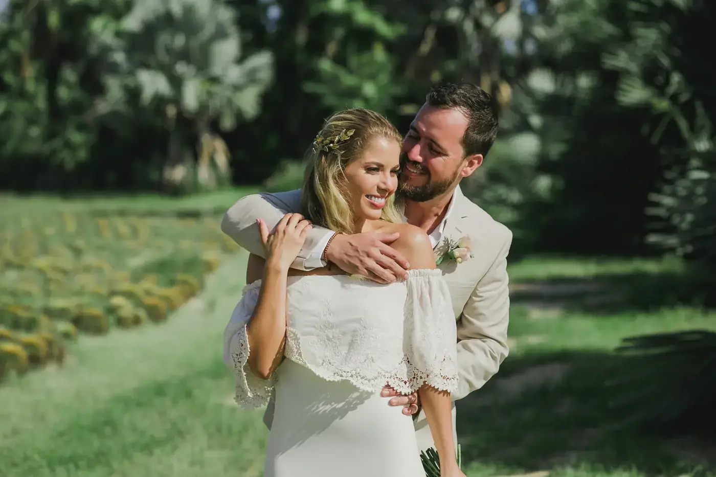 Romantic couples session in Cabo San Lucas by Ana Badillo Photography
