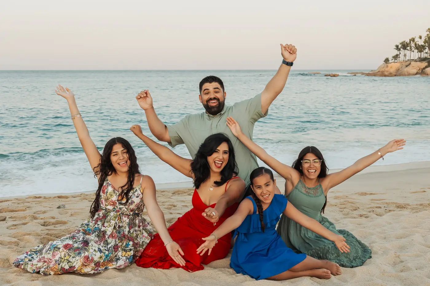 Familia celebrando en la playa, Cabo San Lucas