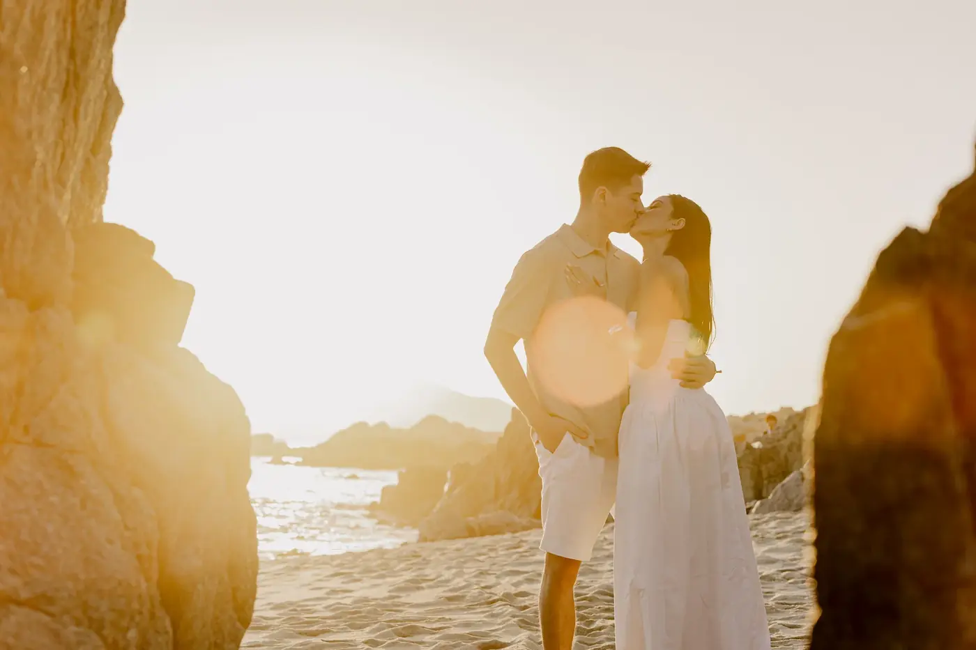 Pareja a contraluz en la playa, Cabo San Lucas